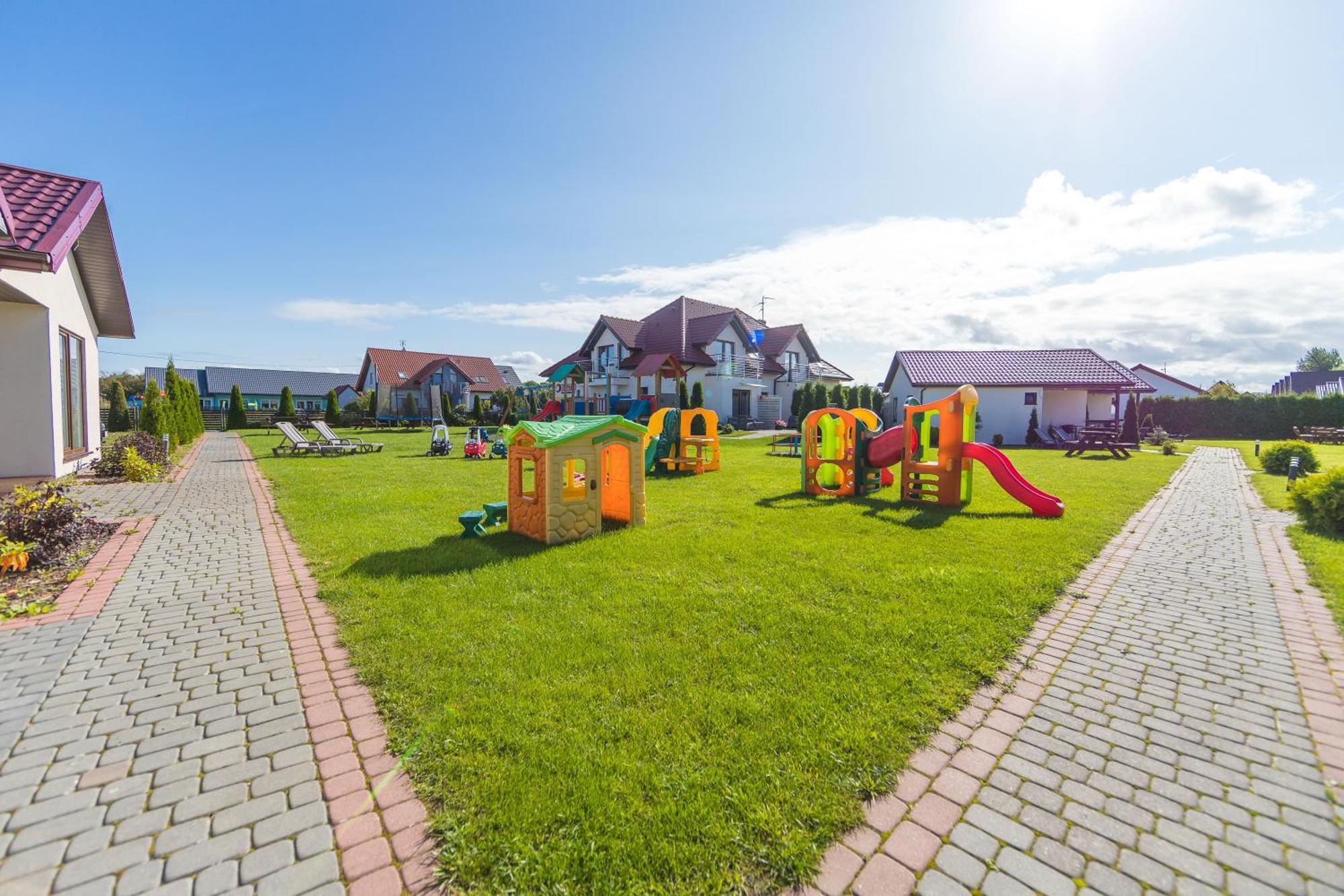 Bursztyn II Domki Apartamenty Pokoje W Sarbinowie Blisko Morza Sarbinowo Exterior foto